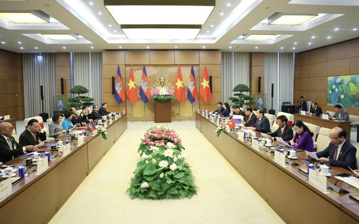  Chủ tịch Quốc hội Trần Thanh Mẫn hội đàm với Chủ tịch Quốc hội Campuchia Samdech Khuon Sudary. Ảnh: QUANG PHÚC 