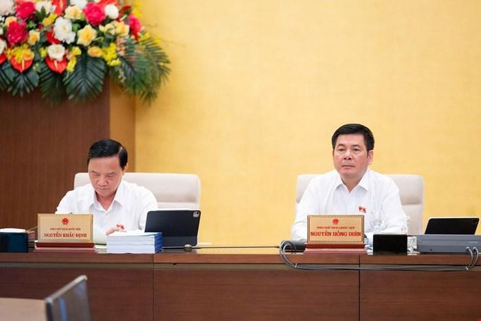  Phó Chủ tịch Quốc hội Nguyễn Khắc Định và Phó Chủ tịch Quốc hội Nguyễn Hồng Diên dự phiên họp. Ảnh: VIẾT CHUNG 