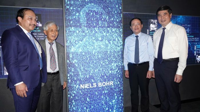  Lãnh đạo tỉnh Gia Lai cùng nhà khoa học tham quan, ghi nhận các mô hình ra mắt 