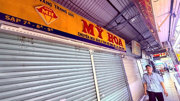  Tiệm vàng Mỹ Hoa trong chợ Vườn Chuối đóng cửa. Ảnh: NHUNG NGUYỄN 