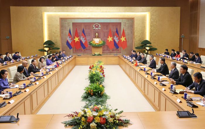  Thủ tướng Lê Minh Hưng hội kiến Chủ tịch Quốc hội Campuchia Samdech Khuon Sudary, chiều 28-7. Ảnh: QUANG PHÚC 