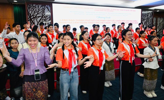  Các đoàn đại biểu biểu diễn văn nghệ. Ảnh: VIỆT DŨNG 