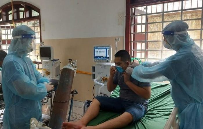  Covid-19 có thể gây nguy hiểm với những người có bệnh nền. Ảnh: MINH TRẦN 