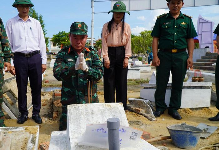  Phần mộ số 115, hàng thứ 4, nơi phát hiện những di vật. Ảnh: PHÚ NHIÊU 