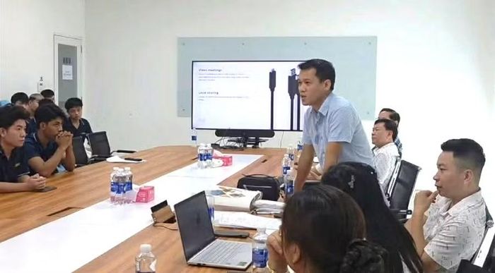 Buổi đối thoại giữa sinh viên và doanh nghiệp. Ảnh: N.T