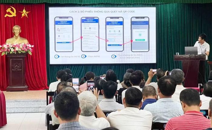 Trước đó, UBND phường Thuận Hóa đã tổ chức Hội nghị tập huấn, hướng dẫn quy trình và nghiệp vụ bầu Tổ trưởng Tổ dân phố nhiệm kỳ 2026-2031.