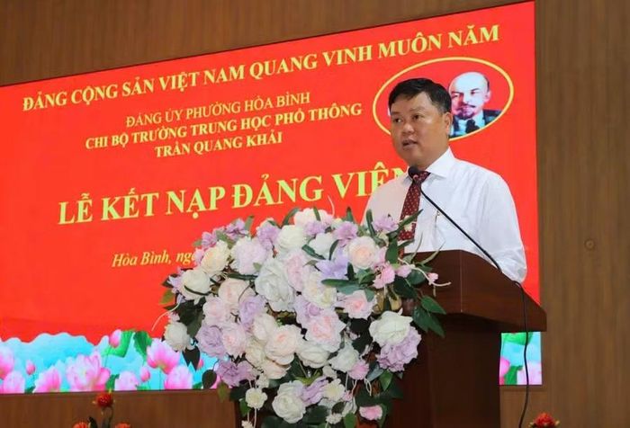 Ông Nguyễn Tấn Tài, Bí thư Chi bộ, Hiệu trưởng Trường THPT Trần Quang Khải.