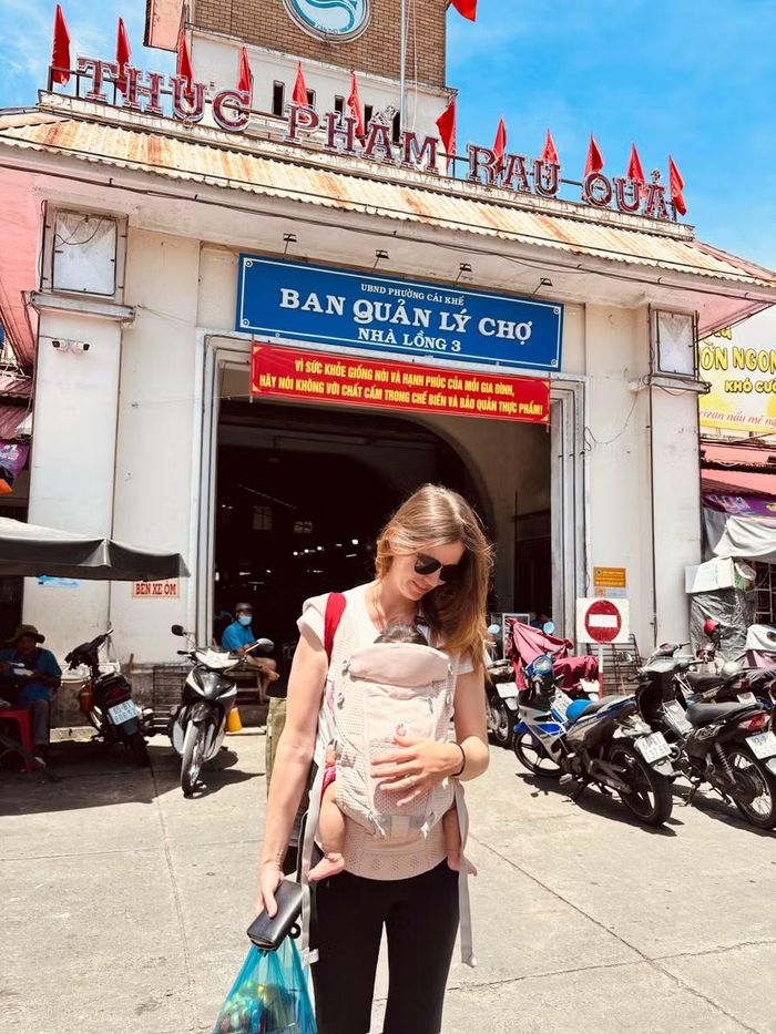 Anni thích đi chợ, nấu ăn. Những hình ảnh này được cô ghi lại và đăng tải thường xuyên lên kênh Tiktok happyinvn.