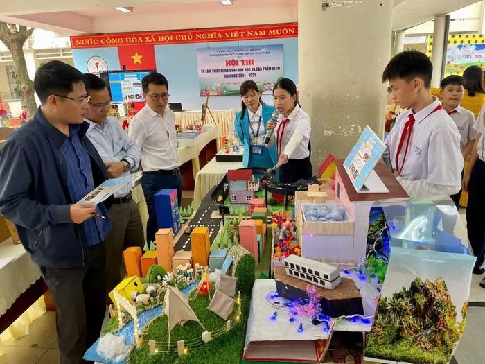 Hội thi STEM và làm đồ dùng phục vụ dạy - học của Trường THCS Nguyễn Bỉnh Khiêm.