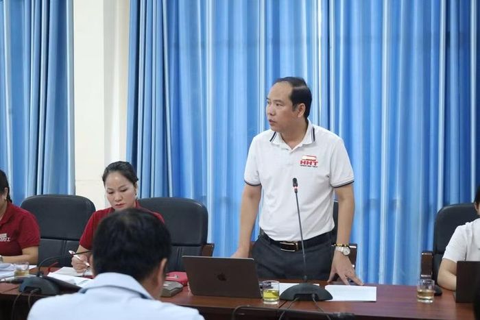 Đại diện Ban giám hiệu HHT phát biểu.