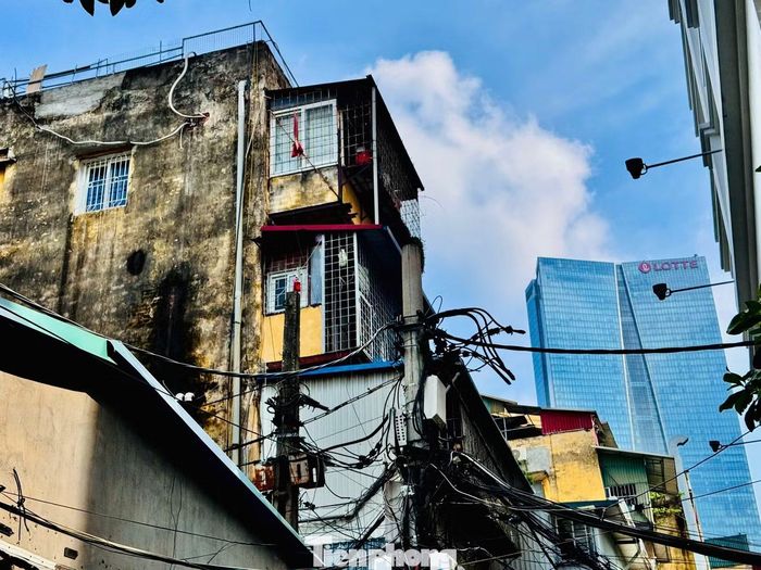 "Chuồng cọp" xuất hiện ở nhiều căn hộ sau nhiều năm cơi nới để tăng diện tích sử dụng.