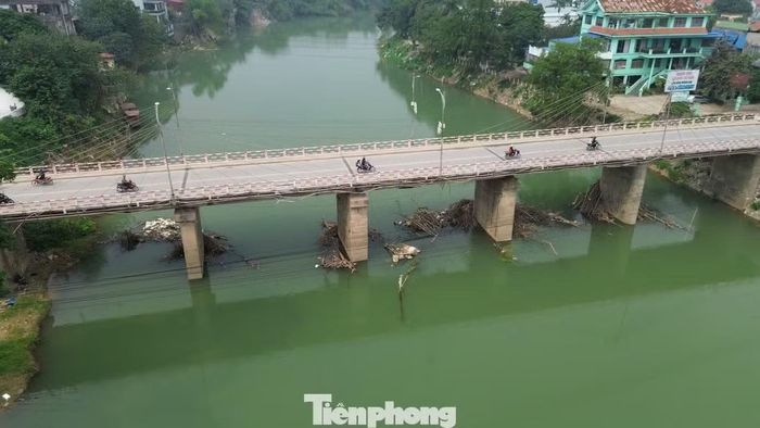 Theo kế hoạch, cầu Gia Bẩy mới sẽ hoàn thành trong năm 2026. Mục đích của dự án là khắc phục khẩn cấp hậu quả thiên tai, tăng cường khả năng thoát lũ và bảo đảm an toàn giao thông tại vị trí cầu Gia Bẩy - điểm kết nối giao thông quan trọng ở khu vực trung tâm hành chính tỉnh Thái Nguyên (ảnh: Cầu Gia Bẩy cũ trước khi được xây mới)