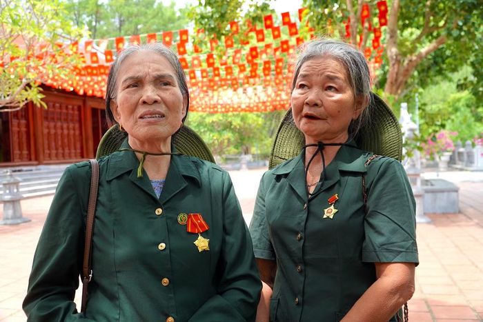 Cựu thanh niên xung phong Lê Thị Hồng, Nguyễn Thị Hợi trong ngày trở lại chiến trường xưa