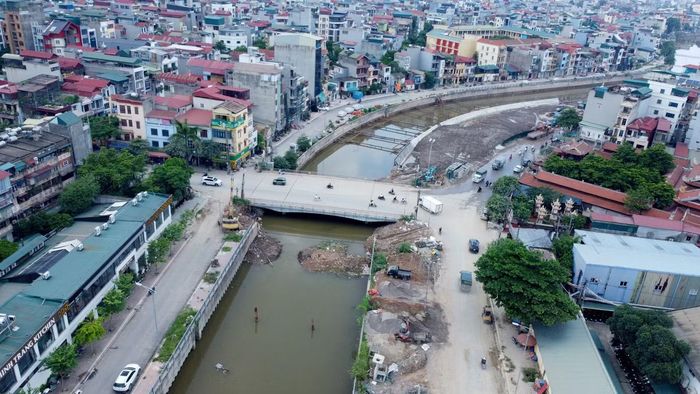 Hiện các nhà thầu tập trung nguồn lực thi công các gói thầu gồm kênh La Khê, các công trình trên kênh và tuyến đường giao thông hai bên bờ, phấn đấu hoàn thiện toàn bộ trước ngày 30/9.