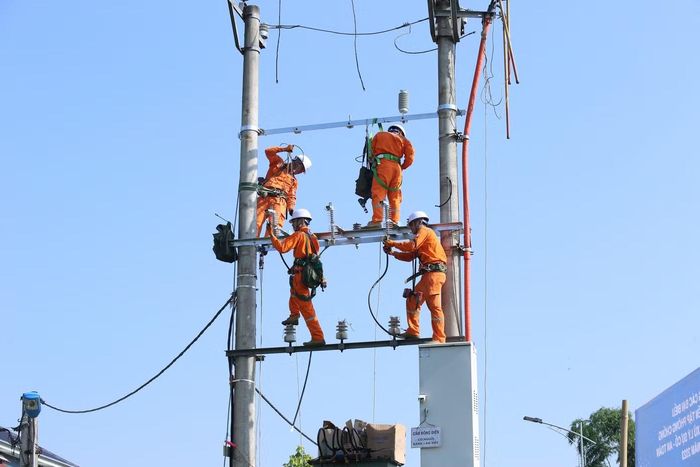 Công ty Điện lực Hà Tĩnh đã triển khai đồng bộ các giải pháp kỹ thuật nhằm kéo giảm tỷ lệ tổn thất điện năng.
