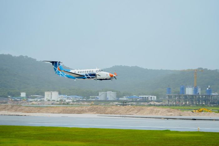 Tàu bay dòng Beechcraft B300 King Air 350ER thực hiện bay hiệu chuẩn cho đường cất hạ cánh số 2 tại Cảng hàng không quốc tế Phú Quốc