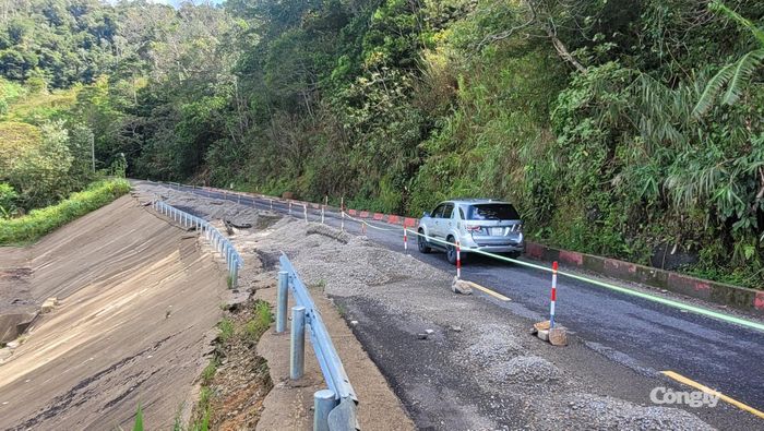 Điểm sạt lở trên Quốc lộ 24, đoạn Km76+800 sau 8 tháng vẫn chưa được khắc phục triệt để.