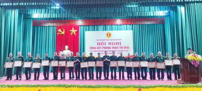 Hội Cựu chiến binh tỉnh Thái Nguyên khen thưởng 19 tập thể và 22 cá nhân có thành tích xuất sắc trong phong trào thi đua “Cựu chiến binh giúp nhau giảm nghèo, làm kinh tế giỏi” giai đoạn 2021-2026.