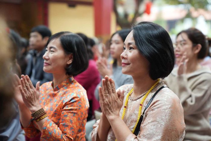 Khi AI ngày càng có khả năng đọc vị con người qua dữ liệu, con người càng phải học cách làm chủ đời sống nội tâm của mình. Ánh minh họa: Chùa Bằng
