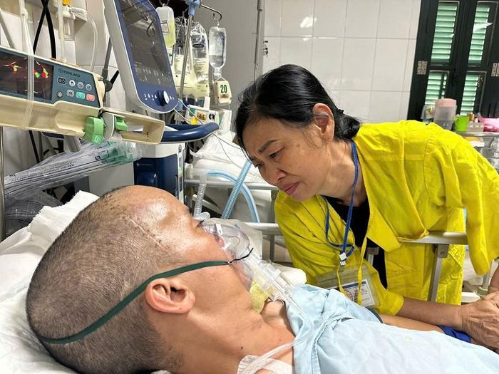 Chồng qua đời chưa tròn 100 ngày giờ đến lượt con trai bị tai nạn, bà Ngoan chỉ mong anh Bách tỉnh lại