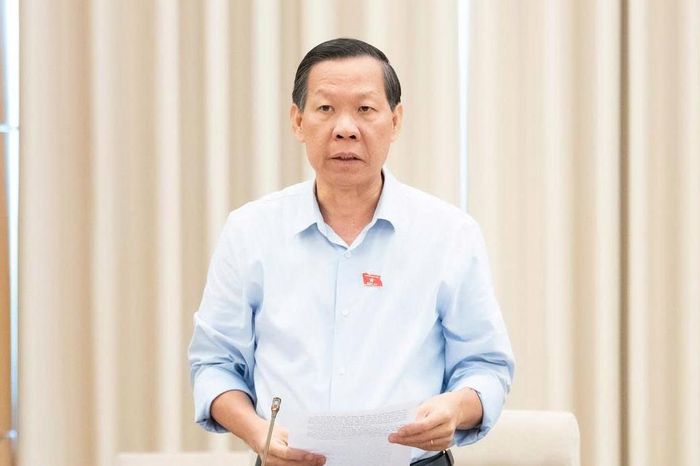 Chủ nhiệm Ủy ban Kinh tế và Tài chính Phan Văn Mãi trình bày thẩm tra. Ảnh: QH