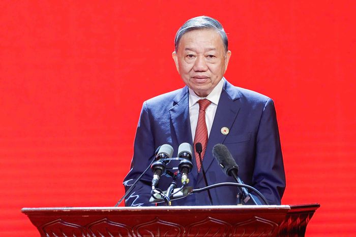 Trân trọng cảm ơn và bày tỏ xúc động đón nhận cương vị Chủ tịch danh dự Hội Chữ thập đỏ Việt Nam, Tổng Bí thư, Chủ tịch nước Tô Lâm khẳng định sẽ cùng tập thể Bộ Chính trị, Ban Bí thư quan tâm lãnh đạo, tạo điều kiện để Hội tiếp tục đổi mới, nâng cao hiệu quả hoạt động, hoàn thành tốt sứ mệnh nhân đạo cao cả
