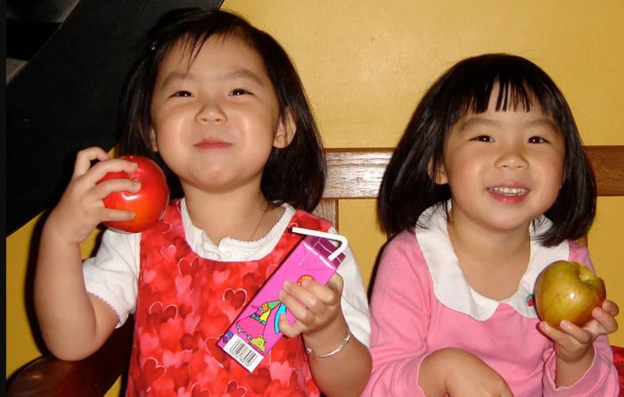 Olivia và Emaline trong lần gặp nhau năm 2009. Ảnh: Sherilyn Draper 