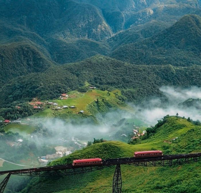 Khung cảnh thơ mộng của tuyến tàu hỏa Mường Hoa