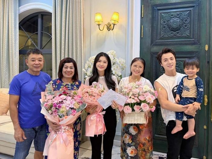 Vợ Đăng Khôi - Thủy Anh - chia sẻ tháng 7 gia đình có tới 3 sinh nhật và cả nhà luôn bình an chính là món quà lớn nhất đối với cô.