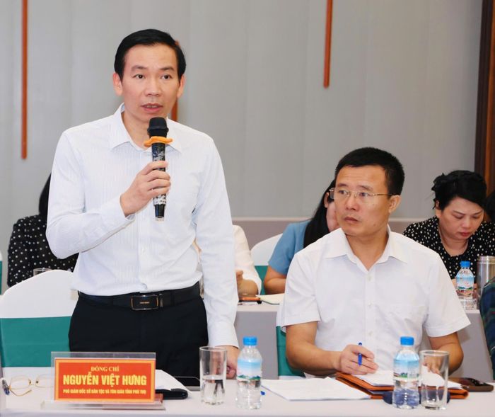 Ông Nguyễn Việt Hưng - Phó Giám đốc Sở Dân tộc và Tôn giáo tỉnh Phú Thọ phát biểu tại hội thảo