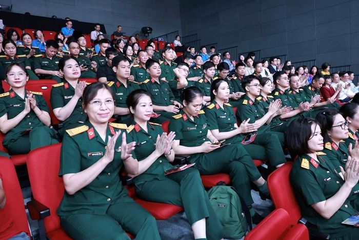  Các đại biểu dự chương trình.