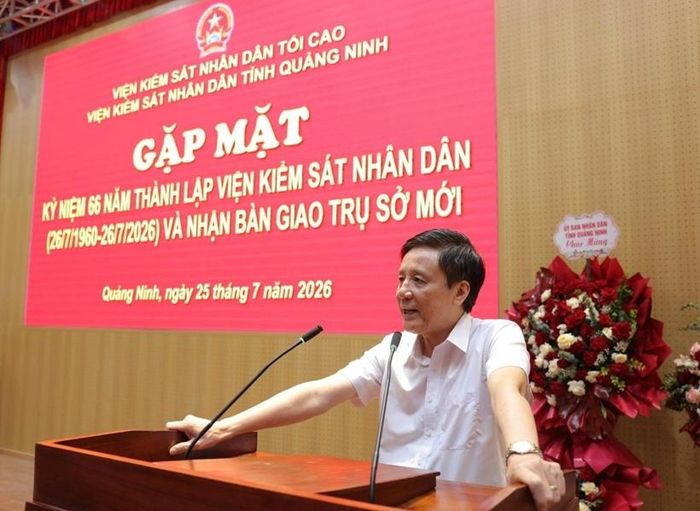  Đồng chí Vũ Đức Thành, Trưởng ban liên lạc hưu trí ngành Kiểm sát Quảng Ninh, nguyên Viện trưởng VKSND tỉnh Quảng Ninh phát biểu tại buổi gặp mặt.