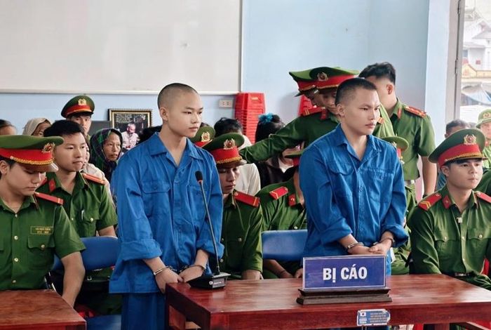  2 bị cáo tại phiên tòa.