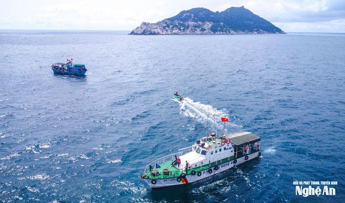 Lực lượng kiểm ngư Nghệ An tuần tra, kiểm soát tàu cá. Ảnh tư liệu: Thành Cường