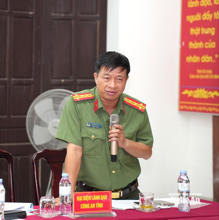 Đại diện Công an tỉnh phát biểu về kế hoạch hỗ trợ địa phương trong giải phóng mặt bằng. Ảnh: Nguyễn Toàn
