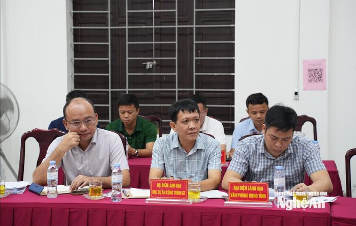Đại diện Ban QLDA Công trình giao thông Nghệ An tham gia buổi làm việc. Ảnh: Nguyễn Toàn