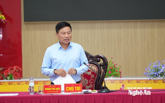 Phó Chủ tịch UBND tỉnh Hoàng Phú Hiền đề nghị xã Nam Đàn hoàn thiện để phê duyệt đối với các hộ còn lại xong trước ngày 10/8 và chi trả trước ngày 15/8/2026. Ảnh: Nguyễn Toàn