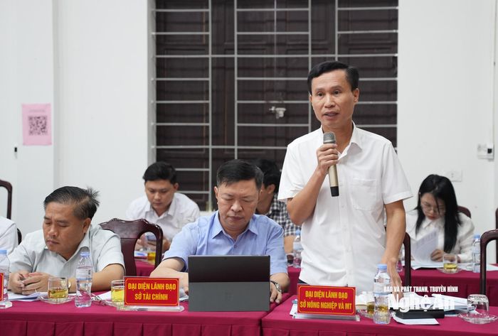Ông Nguyễn Duy Nhật - Phó Giám đốc Sở NN&amp;MT góp ý về chính sách đền bù, hỗ trợ liên quan đến các vướng mắc. Ảnh: Nguyễn Toàn