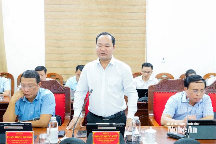 Giám đốc Sở Nông nghiệp và Môi trường Hoàng Quốc Việt phát biểu tại phiên họp. Ảnh: Phạm Bằng