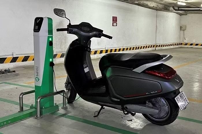 Thói quen sạc pin vô tội vạ của người dùng, đặc biệt là việc cắm sạc ngay lập tức khi vừa kết thúc một hành trình dài.