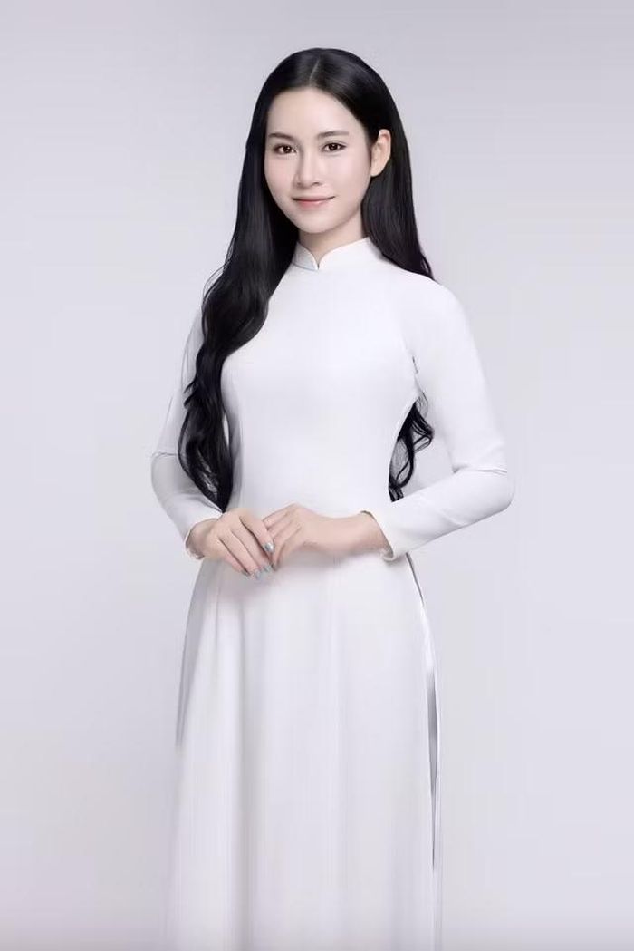  Nguyễn Lê Phương Linh (SN 2005) cao 1m7, là sinh viên Học viện Phụ nữ Việt Nam. Cô gái Hà Tĩnh quan niệm vẻ đẹp không chỉ đến từ ngoại hình mà còn được tạo nên bởi lòng nhân ái, bản lĩnh và tinh thần dám thử thách bản thân. Ảnh BTC 