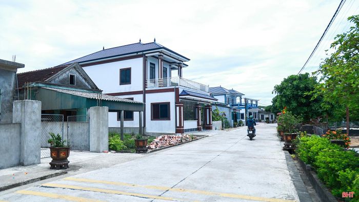 Sơn Hải là một trong 8 thôn của Kỳ Khang được giữ nguyên sau sắp xếp do đáp ứng các tiêu chí về quy mô dân số và diện tích. Hiện thôn có 497 hộ với 1.763 nhân khẩu, người dân chủ yếu làm nghề biển, và sản xuất nông nghiệp.