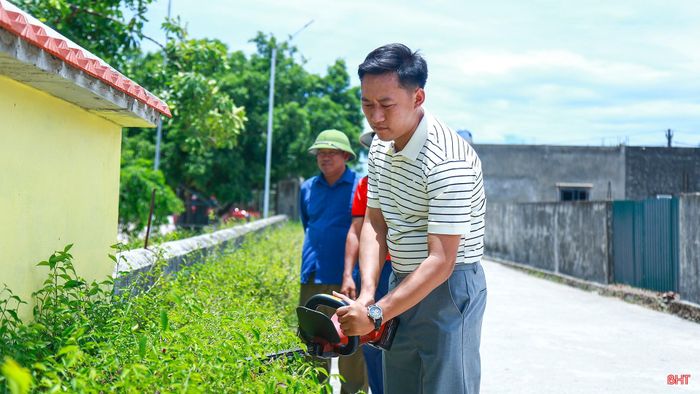 Tôi cũng mạnh dạn xắn tay tham gia những công việc cùng bà con. Điều đặc biệt là luôn nhận được sự hỗ trợ, hướng dẫn và đồng hành tận tình của các bác lớn tuổi trong thôn.