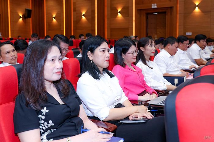 Đại biểu tham dự hội nghị.