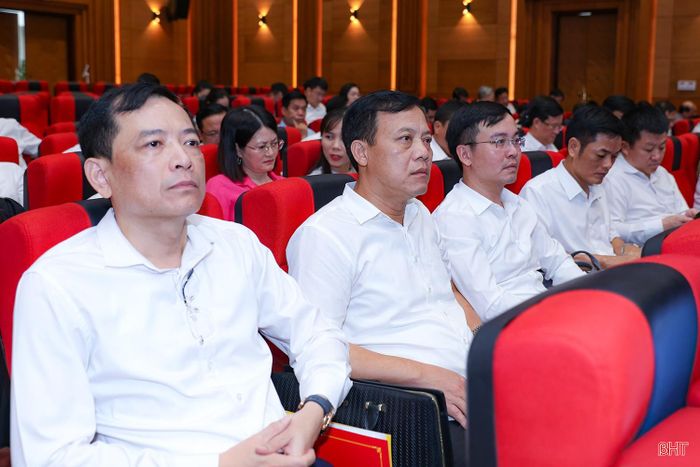 Đại biểu tham dự hội nghị.