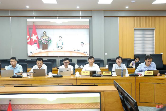 Các đại biểu tham dự hội nghị tại điểm cầu Hà Tĩnh.