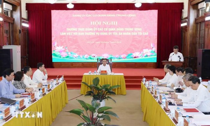 Hội nghị Thường trực Đảng ủy các cơ quan Đảng Trung ương làm việc với Ban Thường vụ Đảng ủy Tòa án Nhân dân Tối cao. (Ảnh: Phương Hoa/TTXVN)