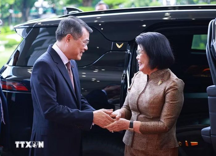 Thủ tướng Lê Minh Hưng hội kiến Chủ tịch Quốc hội Campuchia Samdech Khuon Sudary. (Ảnh: Dương Giang/ TTXVN)