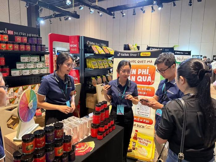 Lượng người mua - bán trên nền tảng TikTok Shop tăng chóng mặt, lượng người sáng tạo nội dung tiếp thị liên kết lên đến 140% so với năm trước. (Ảnh: PV/Vietnam+)