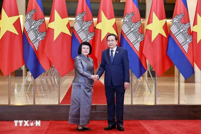 Chủ tịch Quốc hội Trần Thanh Mẫn đón Chủ tịch Quốc hội Campuchia Samdech Khuon Sudary thăm chính thức Việt Nam. (Ảnh: Doãn Tấn/TTXVN)